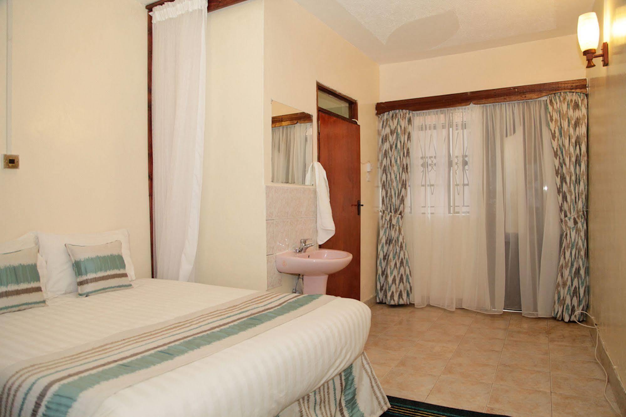 Magnolia Pine Bed & Breakfast Nairobi Bagian luar foto