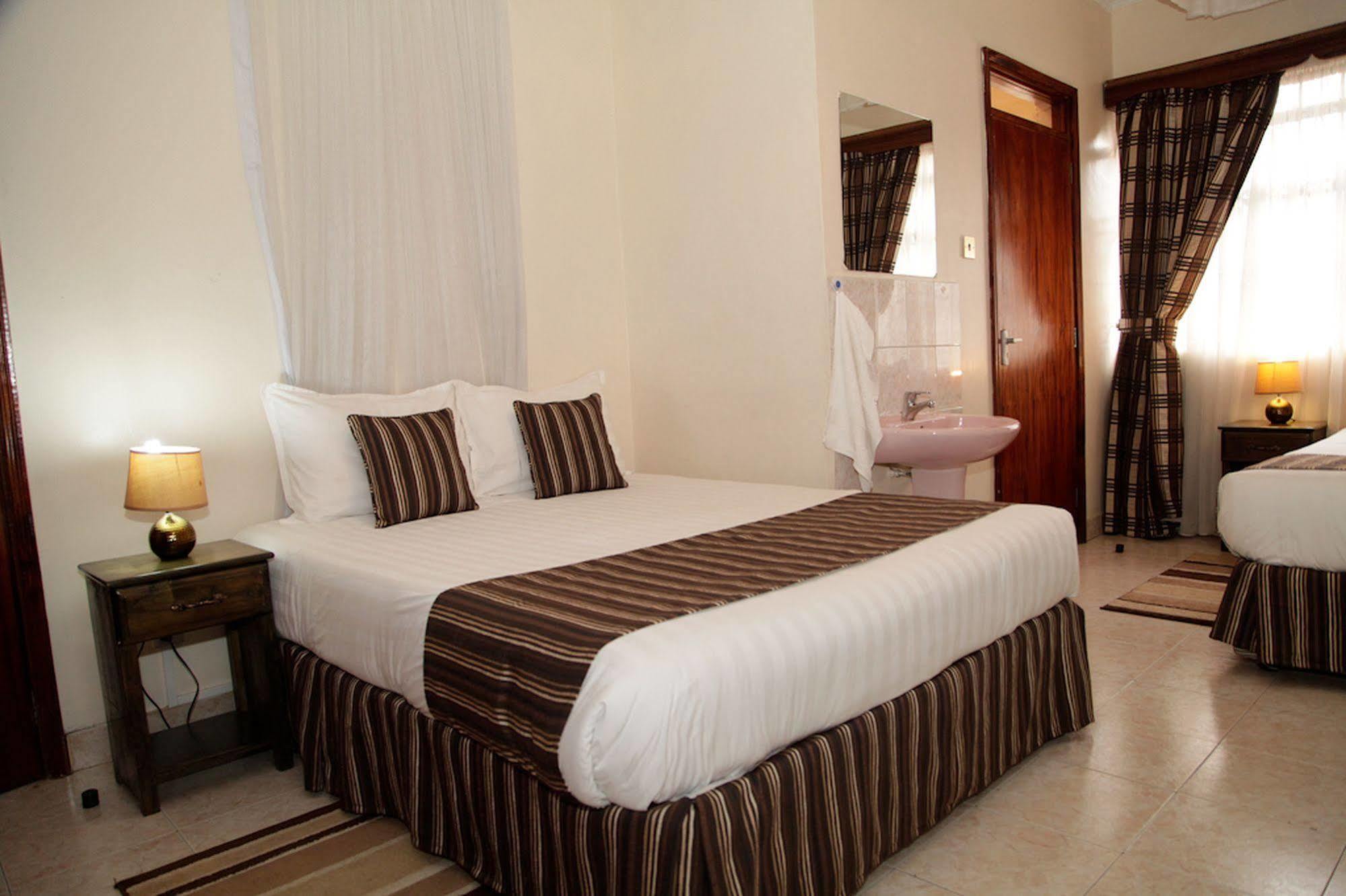 Magnolia Pine Bed & Breakfast Nairobi Bagian luar foto