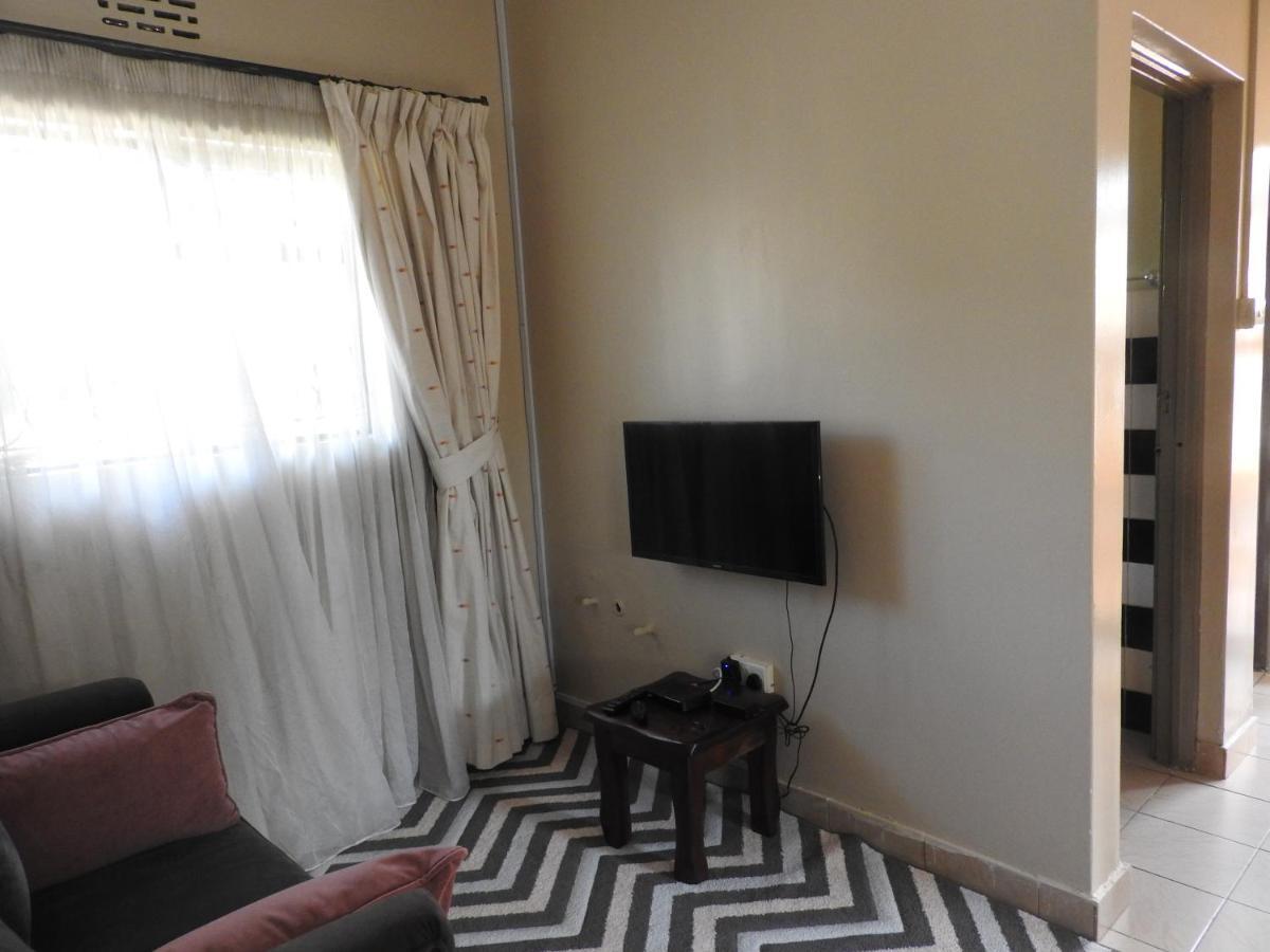 Magnolia Pine Bed & Breakfast Nairobi Bagian luar foto